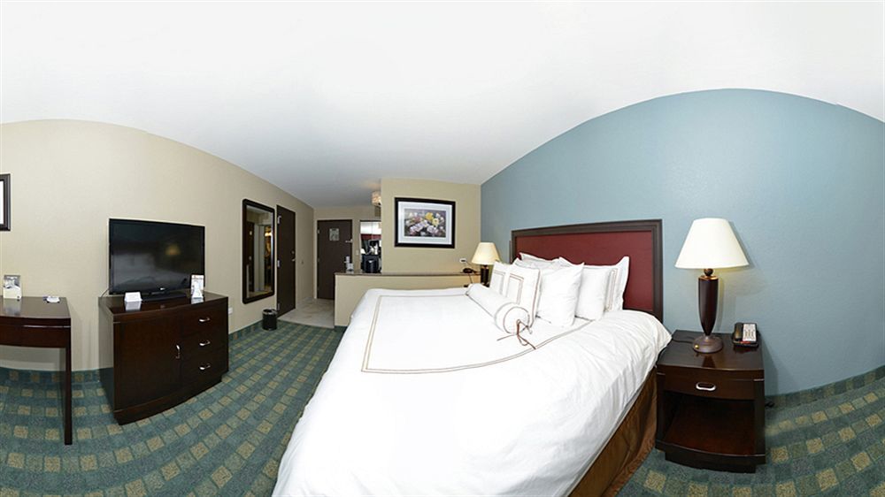 Causeway Bay Hotel Ленсинг Экстерьер фото