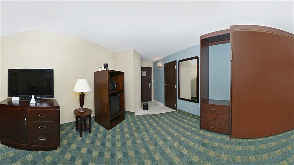 Causeway Bay Hotel Ленсинг Экстерьер фото