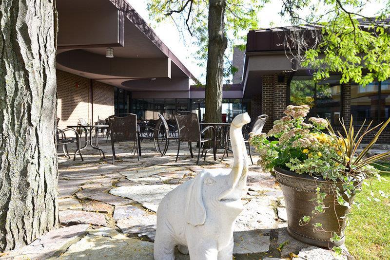 Causeway Bay Hotel Ленсинг Ресторан фото