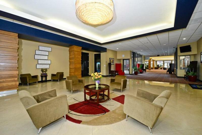Causeway Bay Hotel Ленсинг Экстерьер фото