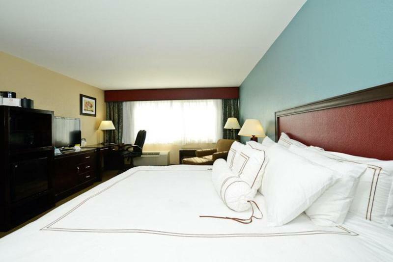 Causeway Bay Hotel Ленсинг Экстерьер фото