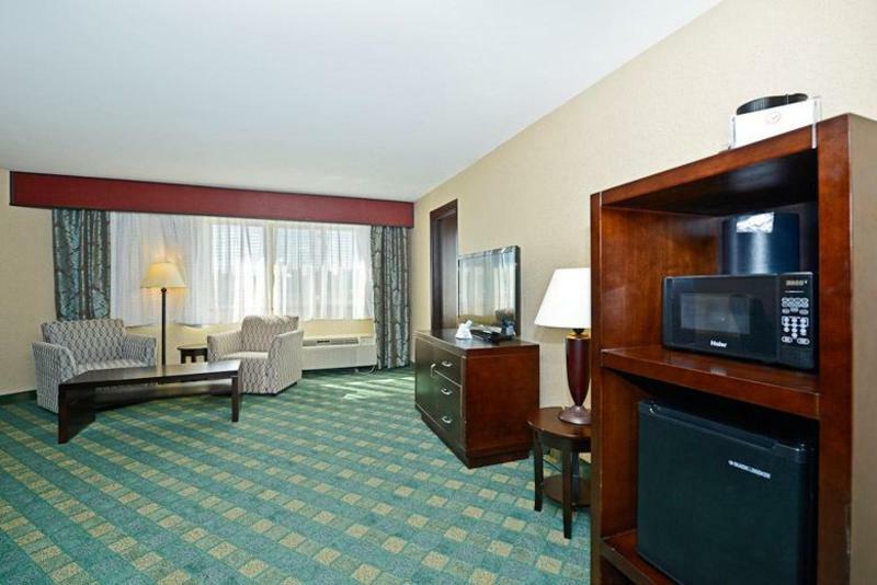 Causeway Bay Hotel Ленсинг Экстерьер фото