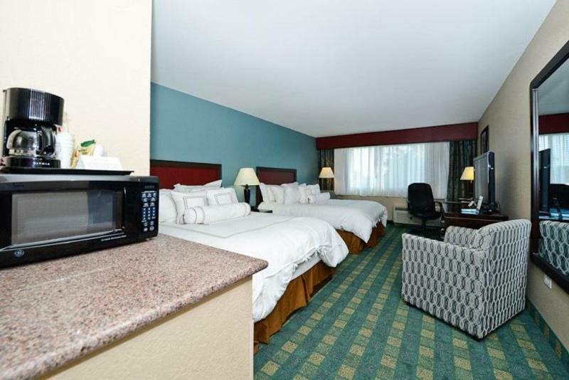 Causeway Bay Hotel Ленсинг Экстерьер фото